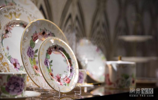 意式餐瓷奢华之美 帕黎斯家居PLEOS HOME亮相第三届米兰国际家具(上海)展