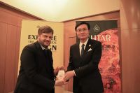 【YASLAN墙布】雅诗澜走向国际，荣获全球家具业ISHTAR奖