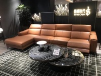 那些开劳斯莱斯和法拉利的人，家里都用什么沙发？