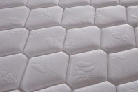 朋友家床垫里面都是“虫子”！师傅你说你家也是，赶紧看看吧！