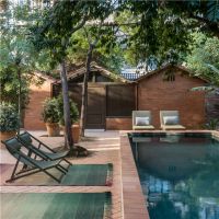 种草 | 躺椅+户外灯，让你坐拥泳池的豪华庭院