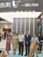 成都展第一天，“鼎高U+一体化定制”首展告捷