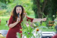 曲美家居开启夏日约会,探秘餐桌美学中的美好生活