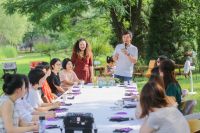 曲美家居开启夏日约会，探秘餐桌美学中的美好生活