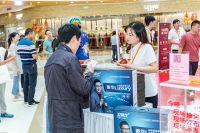 9点共享按摩椅会员降临宁波东部银泰城，引全民健康热潮