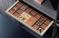 ​高配生活的定义——悍高阿玛尼衣柜五金，不负此生的优雅尊贵