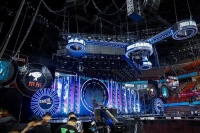 用当贝投影F3大屏看晚会更畅快