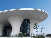 穿梭于光影流线，打卡最美“网红”图书馆！