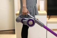 吉米上手把吸尘器轻便顺手，是轻松完成家务的清洁神器