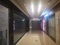 红星美凯龙郑州市大学路店与商户起冲突，一商户受伤入院