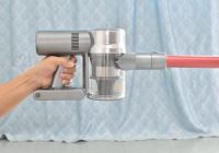 吉米上手把吸尘器轻松除尘加抛光，轻松解决地板清洁难题