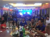 小伙带10万现金去龙岩，结果遭万人哄抢