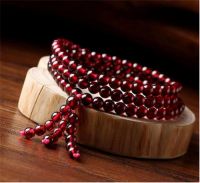 石榴石手链佩戴的忌讳 石榴石手链代表什么
