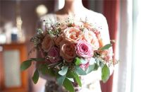 接捧花有哪些说法 捧花都有哪些颜色