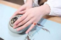 左手中指戴戒指 其他手指戴戒指的含义