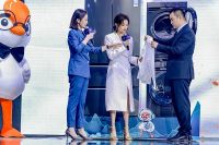 小天鹅洗烘套装携手万茜乘风破浪而来，新珠峰之夜展现强大健康守护力