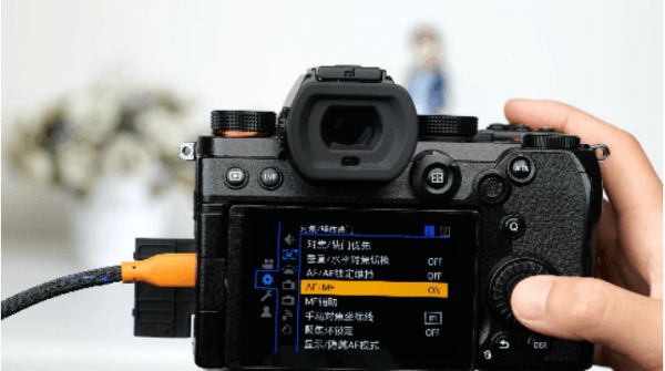 松下全新85mm定焦镜头上市，S5固件升级实测表现亮眼