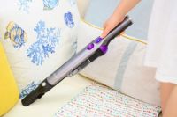 吉米小轻杆无线吸尘器轻便吸尘，一吸而净，让家居清洁中拥有“容易”二字