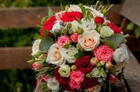 订婚适合送什么花 订婚花束多少多合适