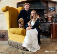 备受名流喜爱的乡村古宅 客厅吊了只“长颈鹿”