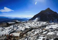 这个高颜值民宿，推开窗就是玉龙雪山，给跪了！