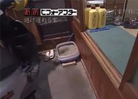 日本丈母娘和女儿一家同住，三代五口共住33㎡，生活多有不便