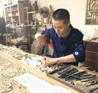 岭南工匠系列专访之木雕大师卢庆合：匠心传承，精雕细琢刻人生