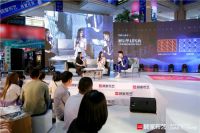顾家布艺携国际名模何穗，用深睡白科技新品床垫给用户每晚好睡眠