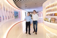 吴晓波走访中广欧特斯 深度对话绿色舒适家居赛道实力“智造”者