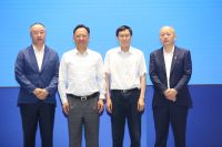 适逢其时，“超放心大家居品牌专委会”正式成立，东易日盛董事长陈辉为首任主任！