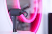 戴森Supersonic吹风机发布全新防飞翘风嘴 打造顺滑闪亮造型