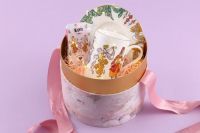 俄皇瓷器LOMONOSOV携手KisKis推出“天方夜谭”限量合作款