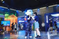 钢铁侠助阵 德尔地板亮相没想到明日城