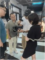 李建欣设计事务所创始人到访中鲨科技体验新科技HADO