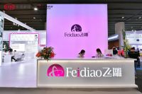 潮这儿看 新浪家居主编探展团携手设计大咖张宁打卡广州建博会飞雕电器