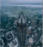 续米兰布雷拉美院画展 Daniel Huang's 《翡翠之光》 在深圳地标平安金融中心...