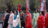 玉兔空降首位奥特莱斯，中秋钜惠好时节