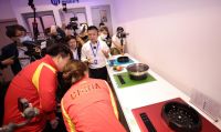 板川与奥运冠军杜丽、庞伟达成合作，正式发起“10分钟10道菜”冠军家宴挑战赛！