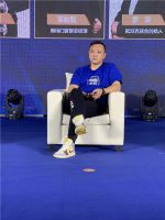 新标门窗副总经理贾唯甄在“中国木门及定制行业发展趋势论坛”发表观点
