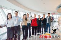 卡赫致敬清洁工作者日：登顶东方明珠，感谢城市英雄