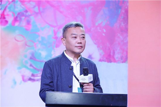 3.易涂得品牌创始人、中国涂料工业协会艺术涂料涂装分会秘书长吴振江致辞.jpg