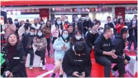 12.12精彩不断 京东超体重庆店“索道喜剧”脱口秀爆笑开麦