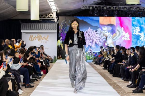 爱涂装此次携手时尚领域知名品牌BCBG打造时装秀？