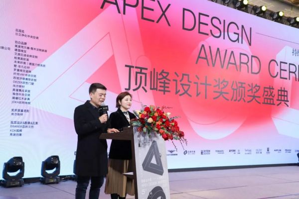 主持人：黄杰、凌芸