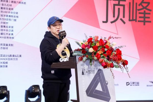 湖南省建筑室内设计学会秘书长/顶峰设计奖联合发起人：刘智龙