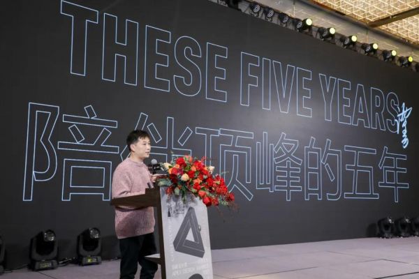 顶峰设计奖视觉顾问：谭勇