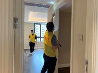 高端楼盘交房首日，验房师电梯里被业主“截”到家