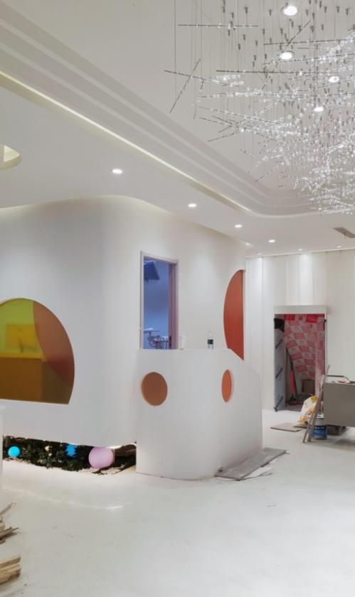 图片包含 室内, 桌子, 水槽, 房间 描述已自动生成