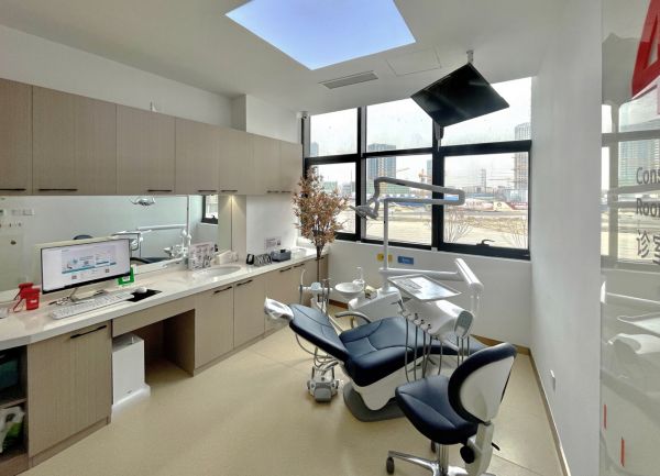 厨房的摆设布局 描述已自动生成