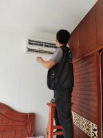 云智焕便民服务走进社区，为住户清洗空调净化空气